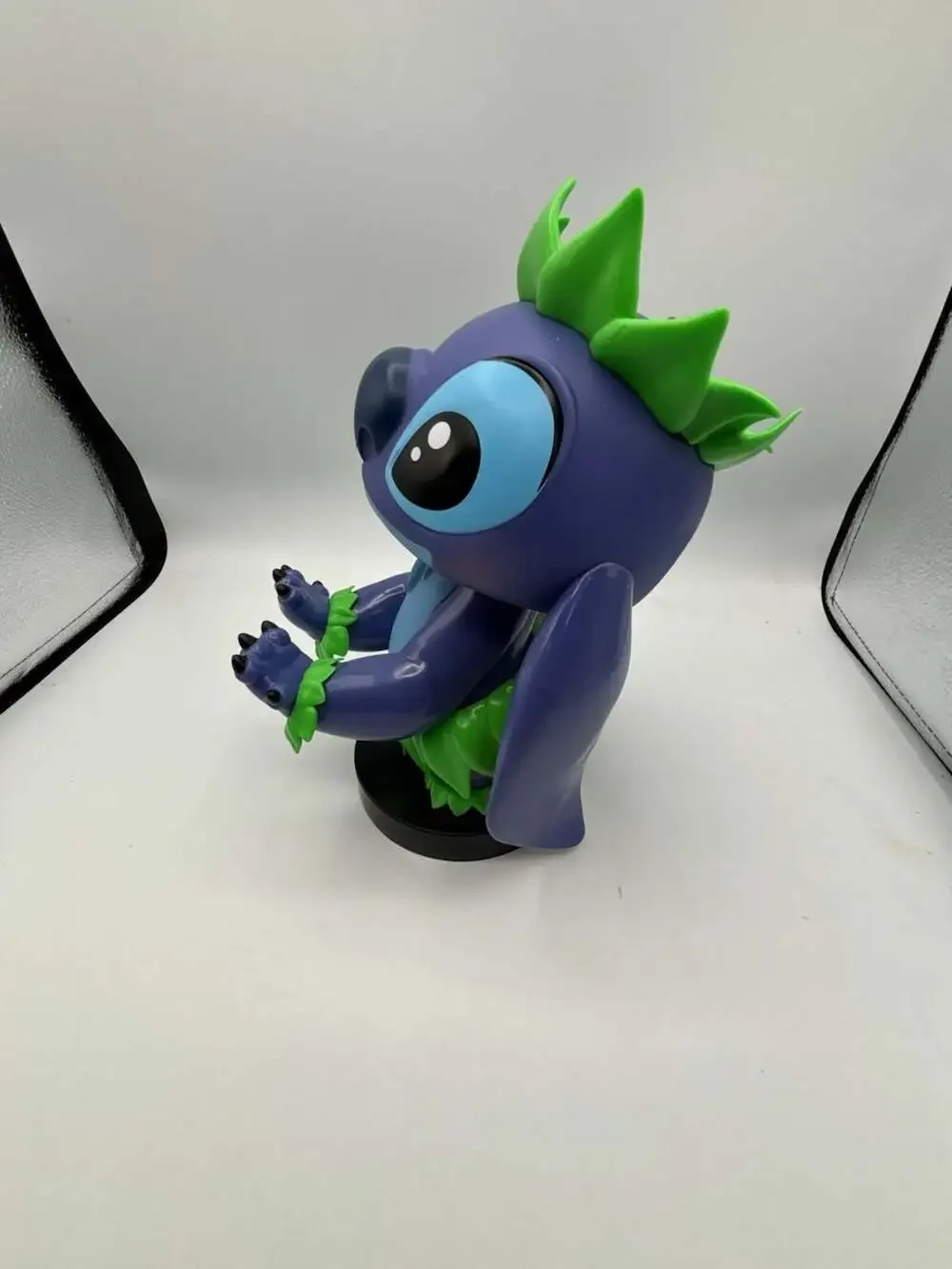 Disney Cable Guys Hula Stitch Phone And Controller Holder